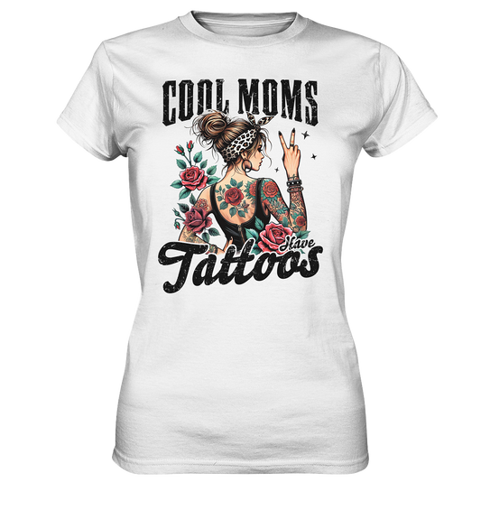 Damen T-Shirt in Weiß mit Statement-Spruch „Cool Moms Have Tattoos“ – figurbetont, Baumwolle, Vorderansicht