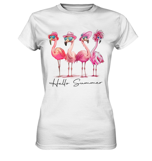 Damen Premium T-Shirt in Weiß mit vier Flamingos in Beachlaune und Retro Schriftzug „Hello Summer“, leicht tailliert, Sommerdesign Vorderansicht