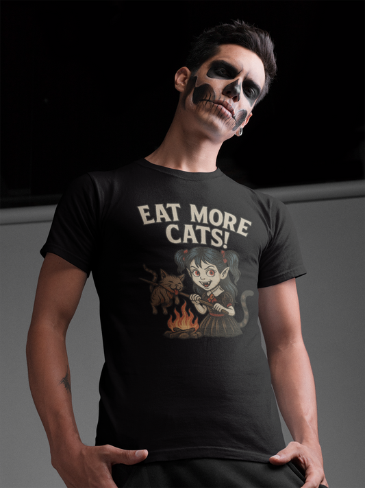 Junger Mann mit Skeleton-Gesicht. Er trägt ein schwarzes T-Shirt mit Vampir-Mädchen und Aufschrift "Eat more cats!"