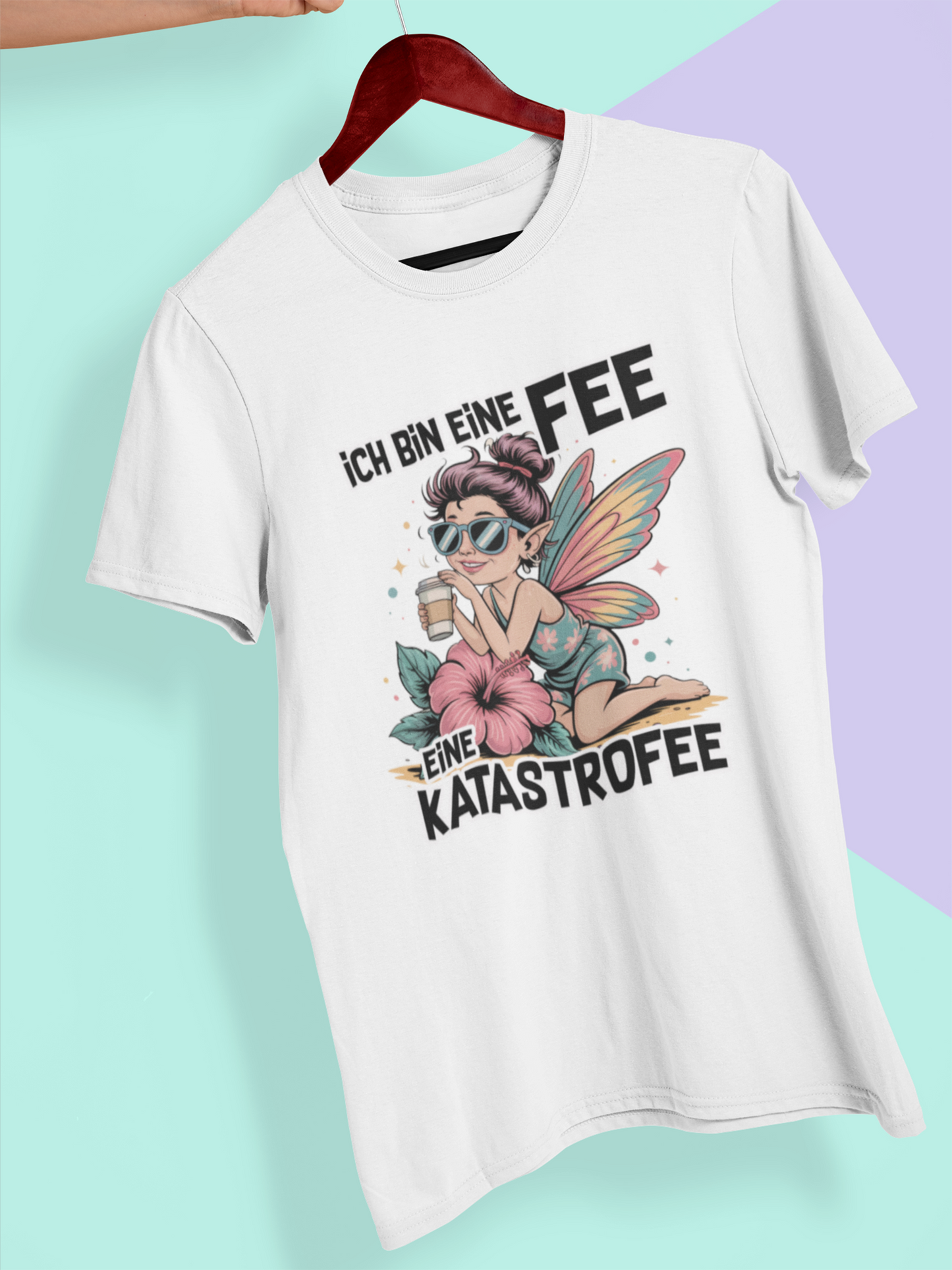 Ich bin eine Fee. Eine Katastrofee | Premium T-Shirt für Chaosfeen, Alltagszauberinnen & Menschen mit Glitzerschaden