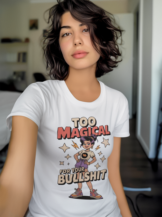 Junge Frau mit weißem Shirt und Aufdruck "Too Magical for your bullshit"