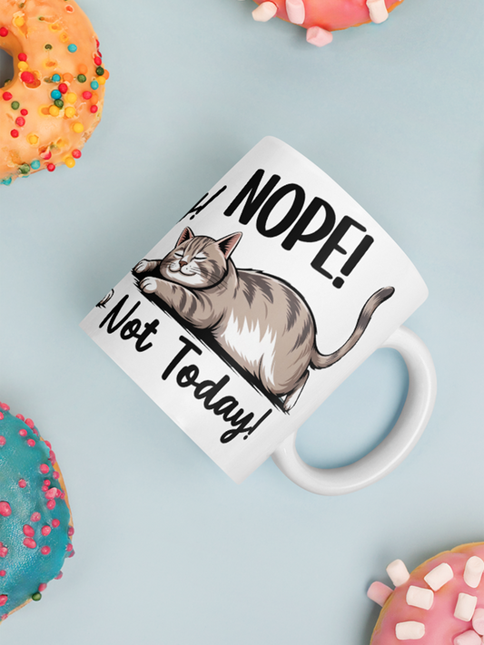 Tasse seitlich liegend, schwarzer Text „Nope! Not Today!“ gut sichtbar