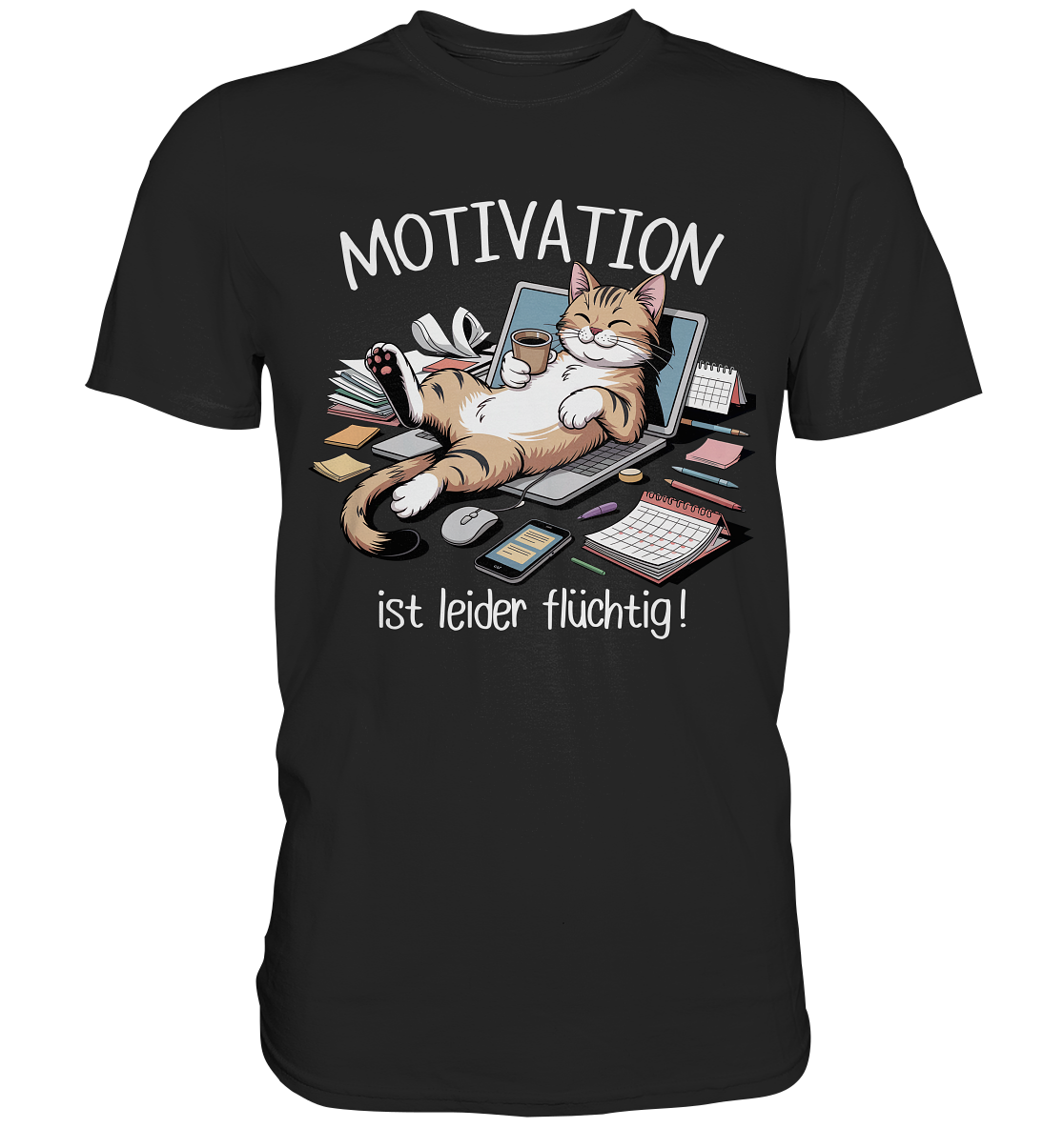 Schwarzes T-Shirt mit Motiv: schlafende Katze auf Laptop, umgeben von Papier und dem Spruch „Motivation ist leider flüchtig“