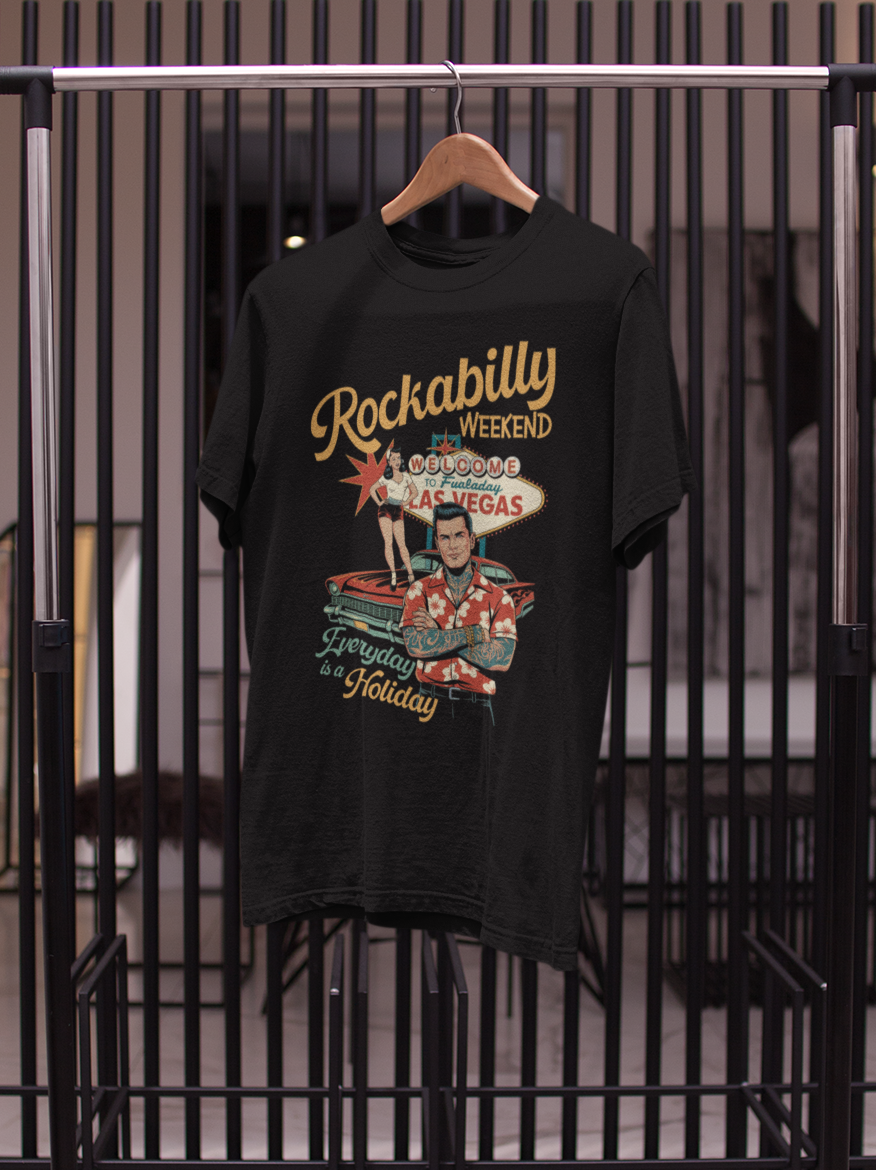Shirt mit „Rockabilly Weekend“-Print auf Kleiderbügel an Kleiderständer
