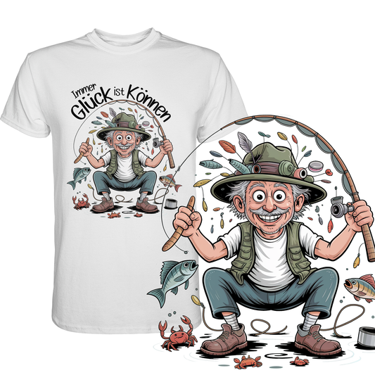 Weißes T-Shirt mit vergnügtem Angler und Spruch „Immer Glück ist Können“ mit vergrößertem Motiv unten rechts
