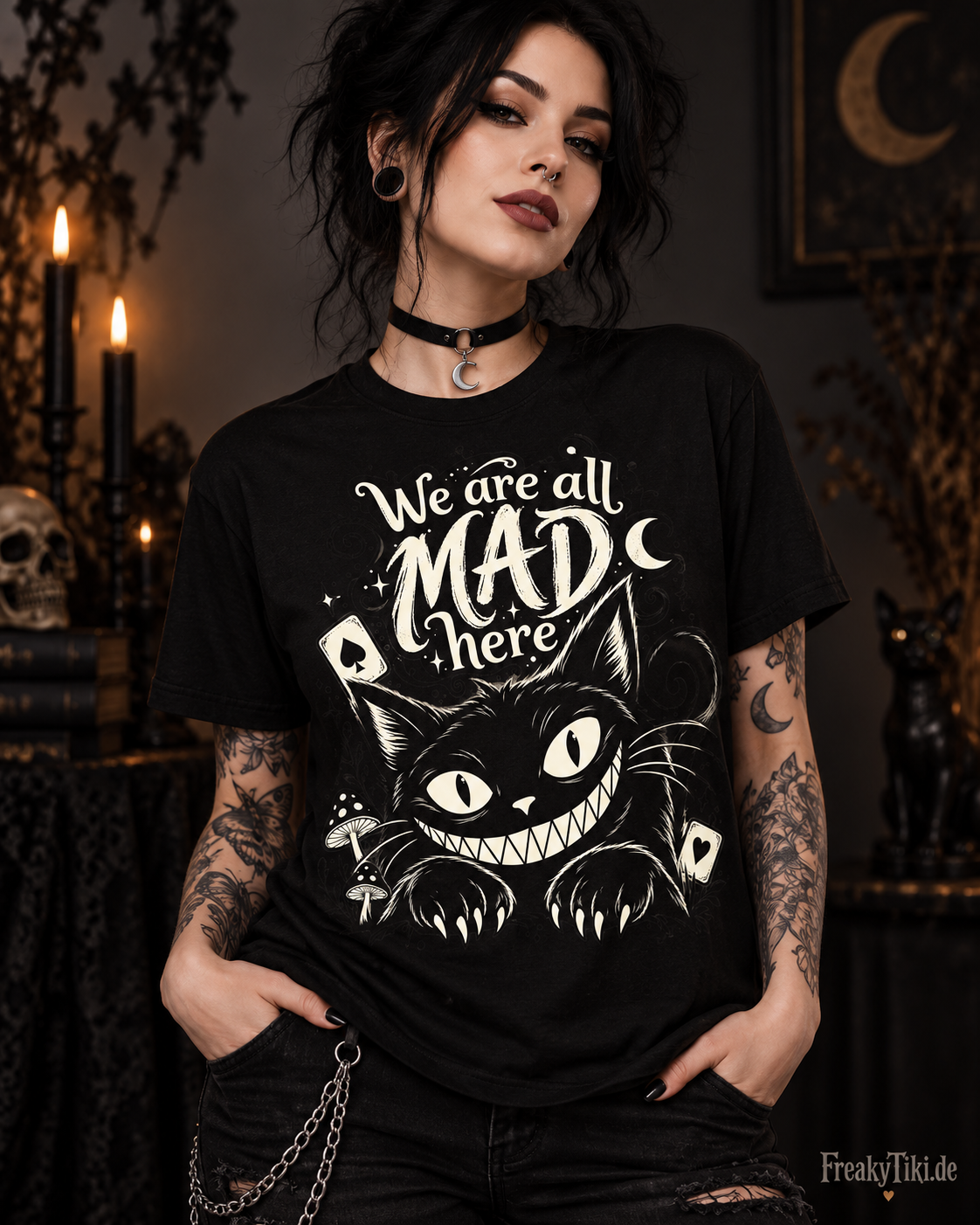 Grinsekatze T-Shirt We are all mad here schwarzer Humor am Model