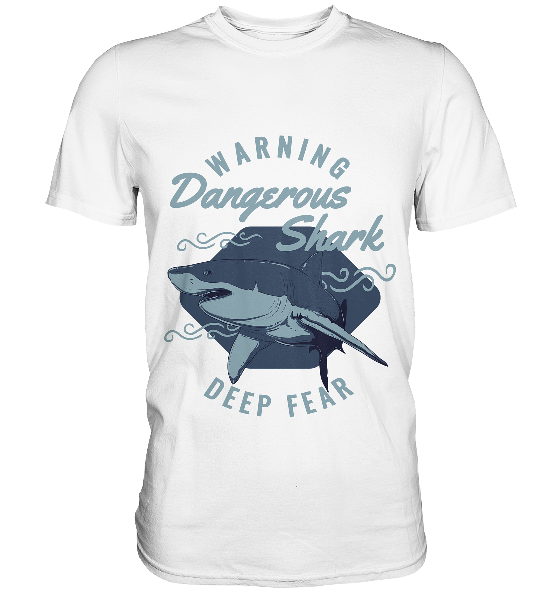 Weißes T-Shirt mit Hai-Motiv und Text „Warning. Dangerous Shark“, Surferstil mit weißem Hai.