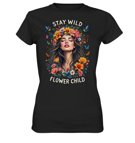 T-Shirt mit ‚Stay Wild‘ Schriftzug und floralem Flower Power Motiv – naturfarbenes Boho Shirt, Vorderansicht