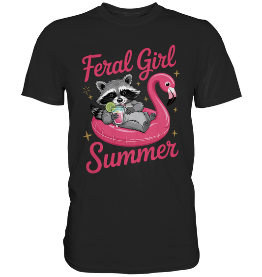 T-Shirt mit Waschbär auf pinkem Flamingo-Schwimmreifen, Cocktail in der Pfote und Schriftzug „Feral Girl Summer“