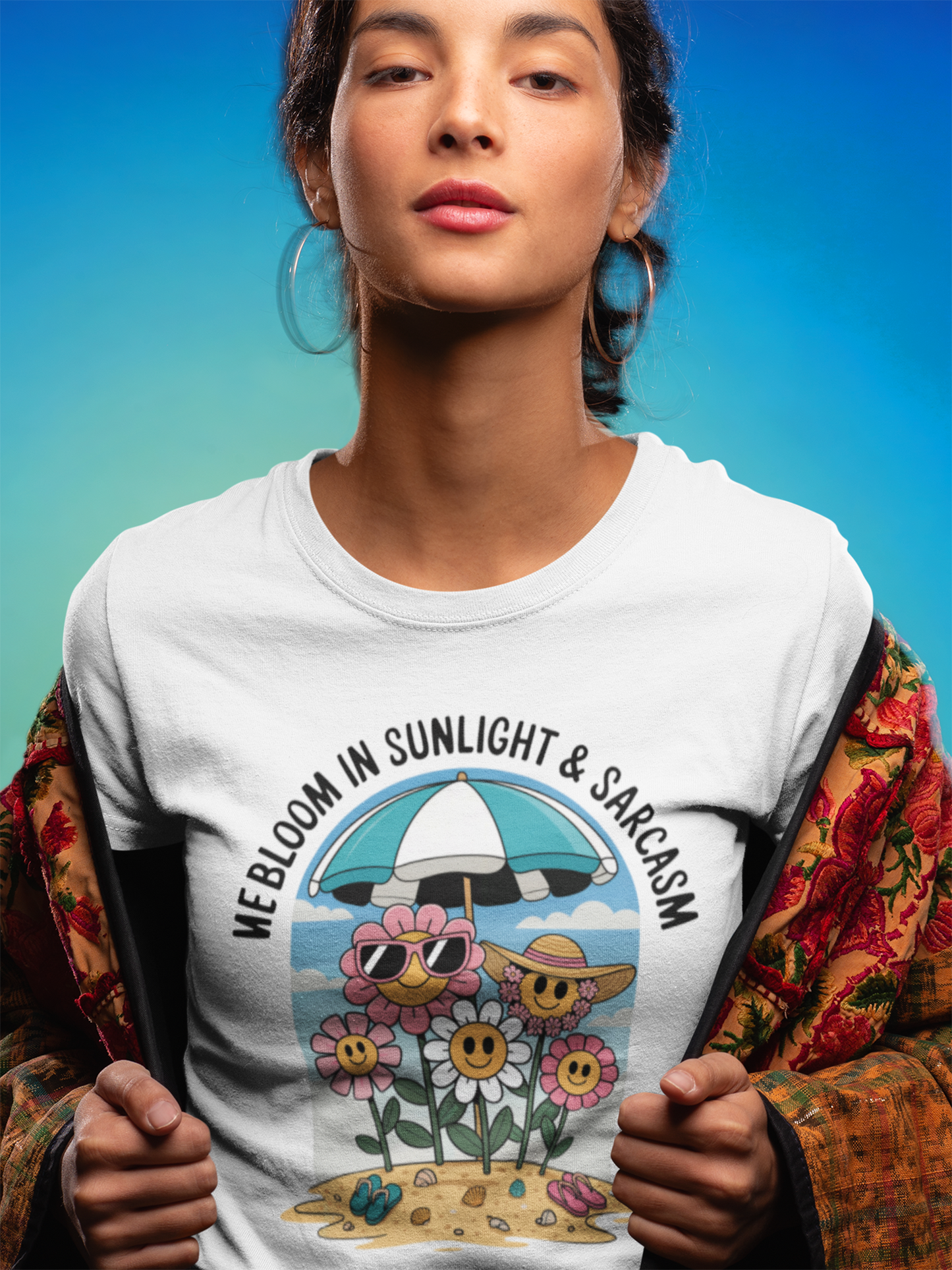 We Bloom in Sunlight and Sarcasm – Crazy Flower Gang | Premium T-Shirt mit Strand-Blumen für Sonnenkinder & Zyniker