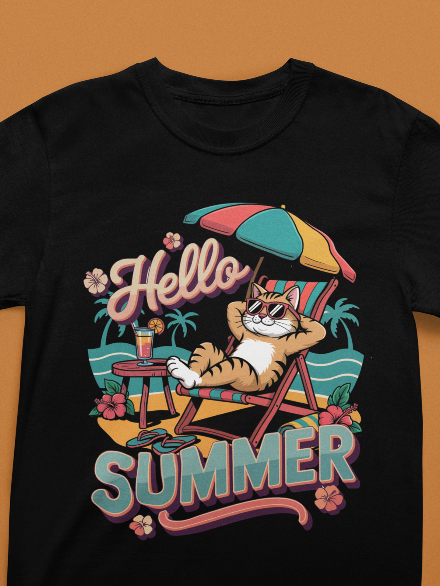 Schwarzes T-Shirt mit Katzenmotiv und großer Schrift "Hello Summer"