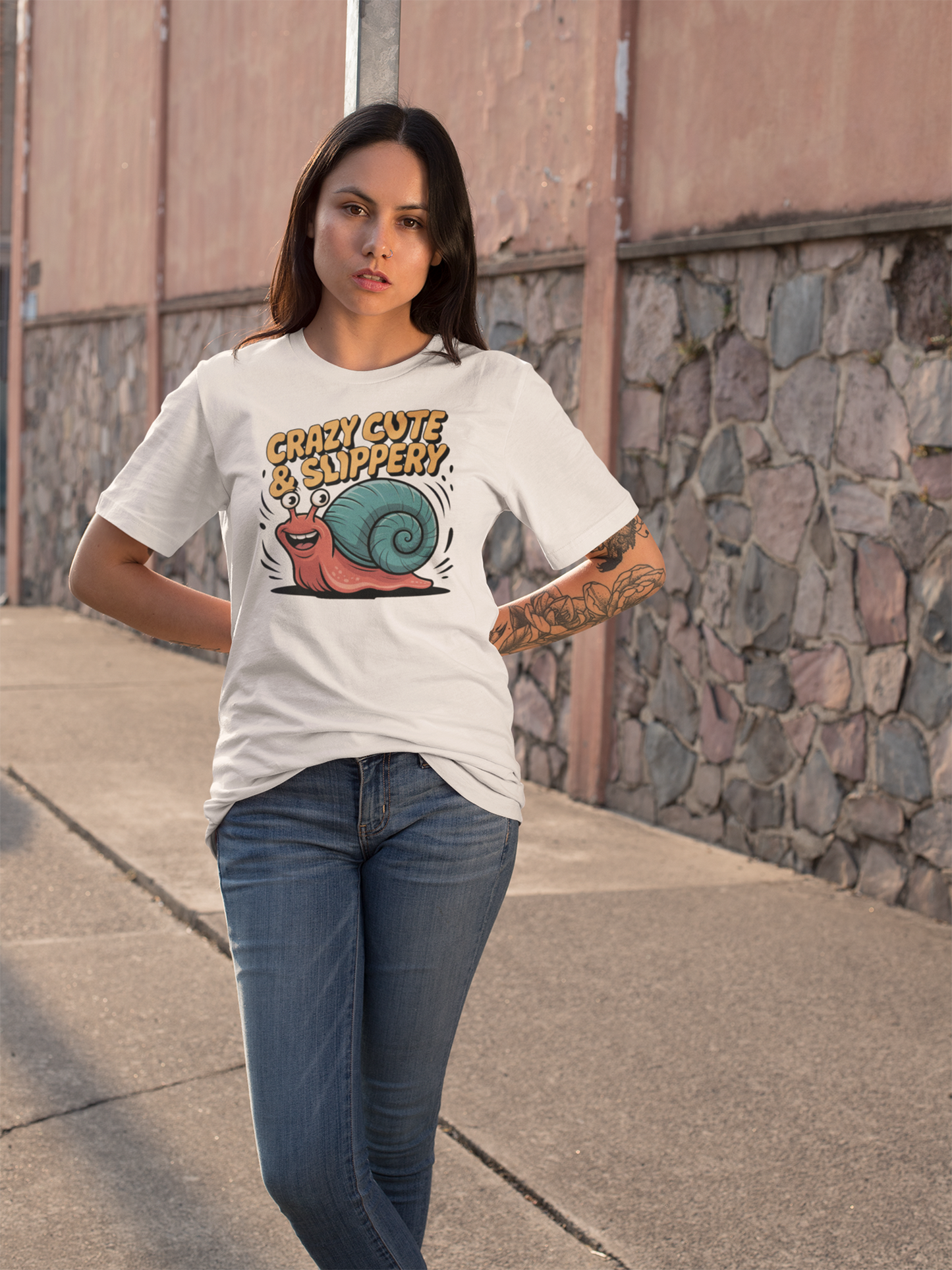 Crazy, cute & slippery – die verrückte Schnecke mit Charme & Schleimspur – Premium T-Shirt