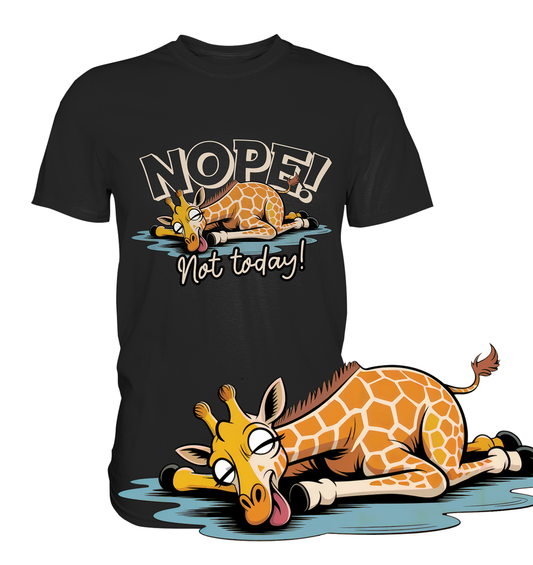 Schwarzes T-Shirt mit entspannter, liegender Giraffe und dem Text „Nope. Not today“. Vorne auf dem Bild eine vergrößerte Darstellung des Giraffen-Motivs