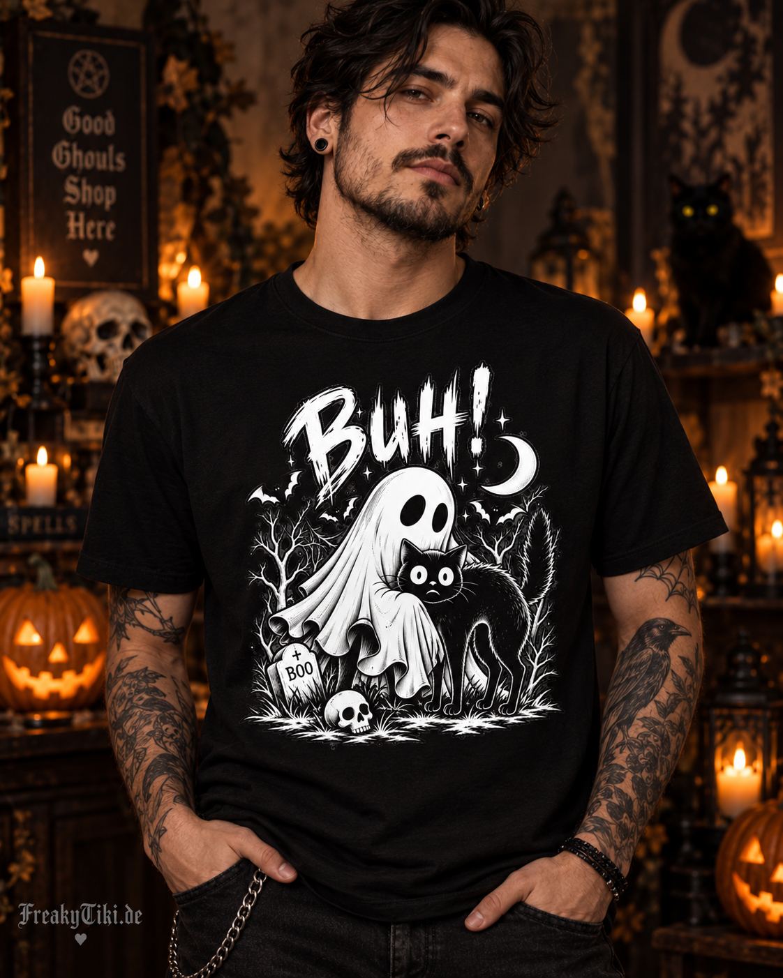 Halloween Katzen T-Shirt Buh mit Geist Spooky Motiv am Model