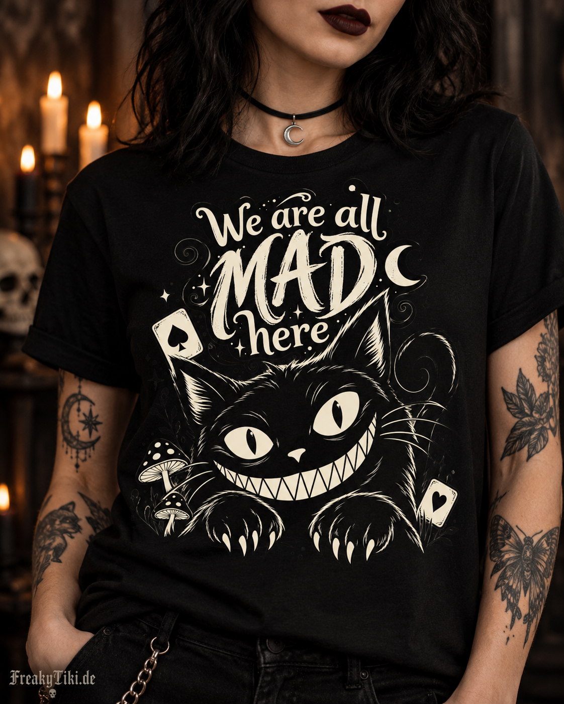We are all mad here Katzen T-Shirt Gothic schwarz am Model