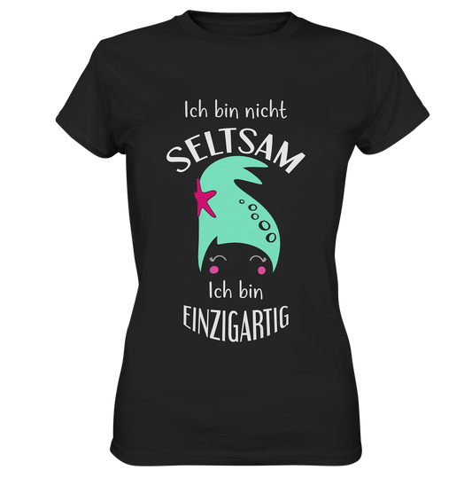 Schwarzes Ladies T-Shirt mit weißem Schriftzug „Ich bin nicht seltsam. Ich bin einzigartig.“ auf der Vorderseite